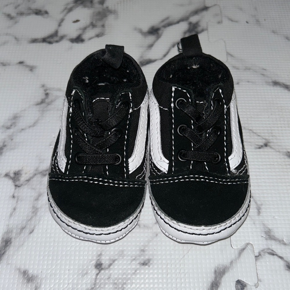 Vans baby shoes black and white